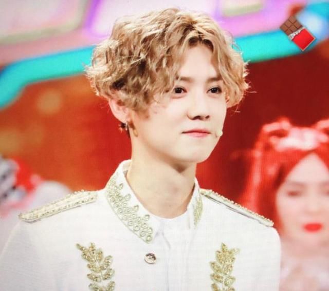 张艺兴已经甩鹿晗好远了,他却还在满世界陪女