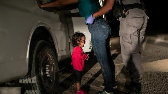 “美墨边境哭泣的小女孩”获荷赛奖年度图片奖