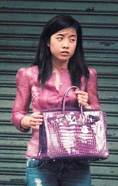 难怪甘比越来越漂亮,挺着大肚子买买买,估计等