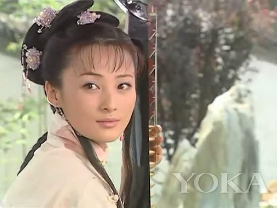 蒋勤勤怀二胎晒大肚孕照凹造型 她竟然已经美