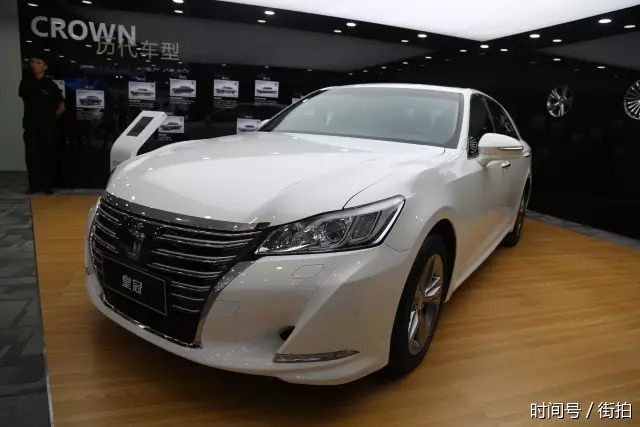 全新crown皇冠拥有年轻,时尚的外观,传承和革新完美融合的内饰,尊享