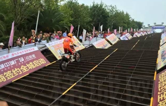 据说云阳本地人每年都要来爬一次