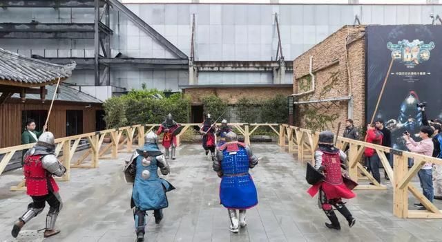 现代人着古代盔甲:中国队代表亚洲出征全甲史