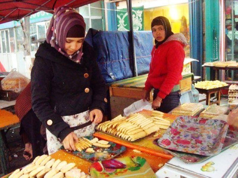 新疆民族过年的糕点,一条街都能闻出香味,拍了