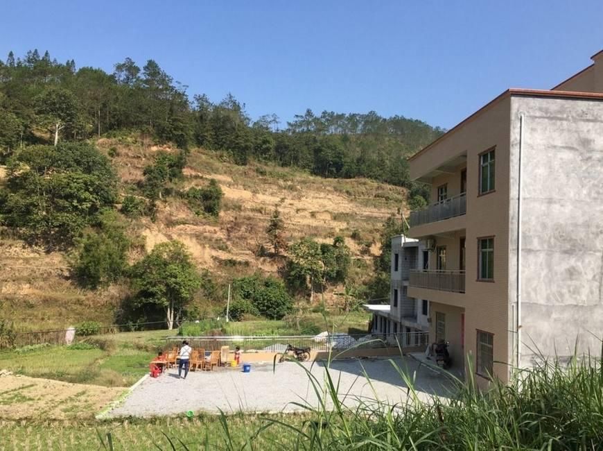 2019年后,农村不允许自建楼房,那买不起房的人