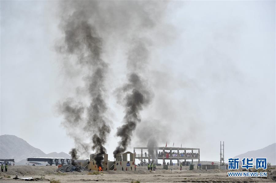 8月2日,“国际军事比赛-2017”新疆库尔勒赛区举行“安全环境”核生化侦察组项目单车赛。