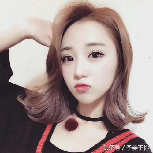 现在流行齐肩发,齐肩发烫个卷时髦又好看,谁剪