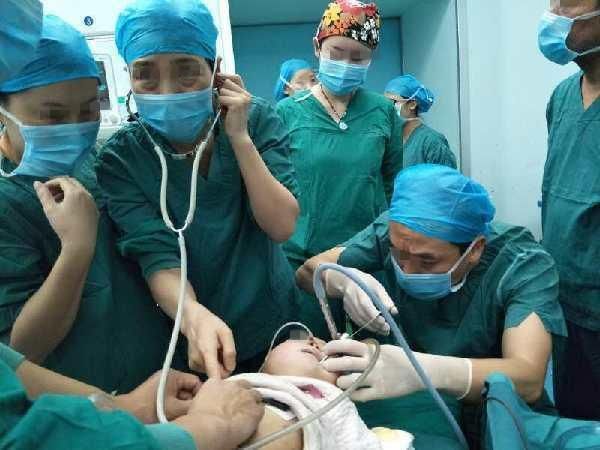 4岁宝宝口吐白沫,抢救无效死亡,医生说:这种东