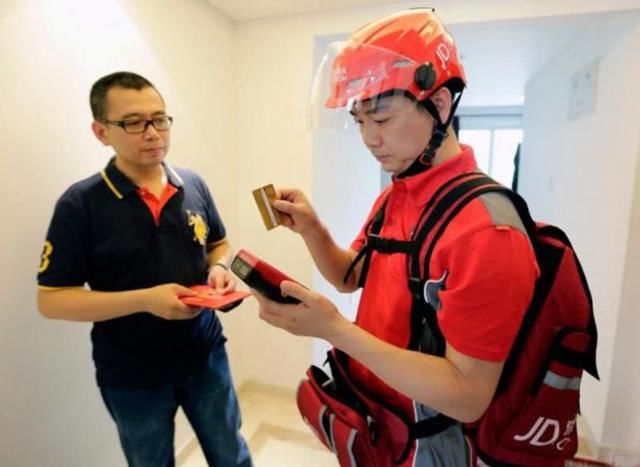 马化腾成京东最大股东,刘强东奋斗20多年,竟都