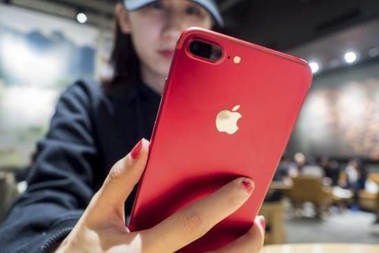 华为都被美国禁售了,为什么我们不抵制苹果?3