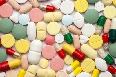 药店里的一种药片碾碎擦脸用,祛斑、美白、祛