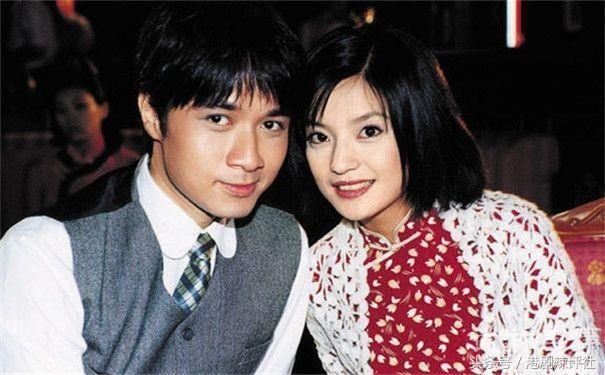 赵薇遭银监会罚款后常驻香港,晒与古巨基贴面