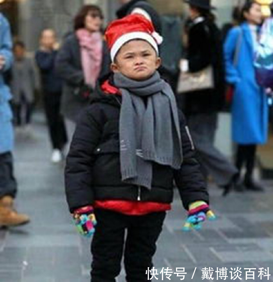 小马云开始火了起来,并于不少的明星合影,变得