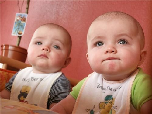 怀双胞胎宝宝有什么征兆?怀双胞胎能顺产吗?