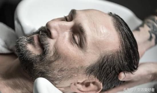 男性脱发,洗头掉头发多的原因,这么做可以减少