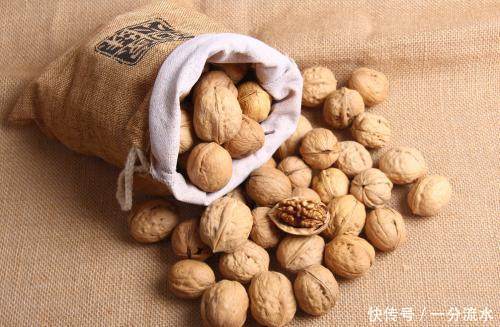 孕期不吃核桃太可惜了,核桃对宝宝的生长发育