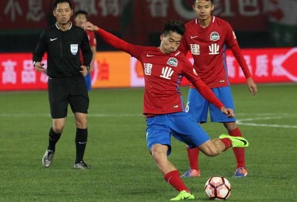 国青四小天鹅两才俊在中超爆发 张玉宁无球可