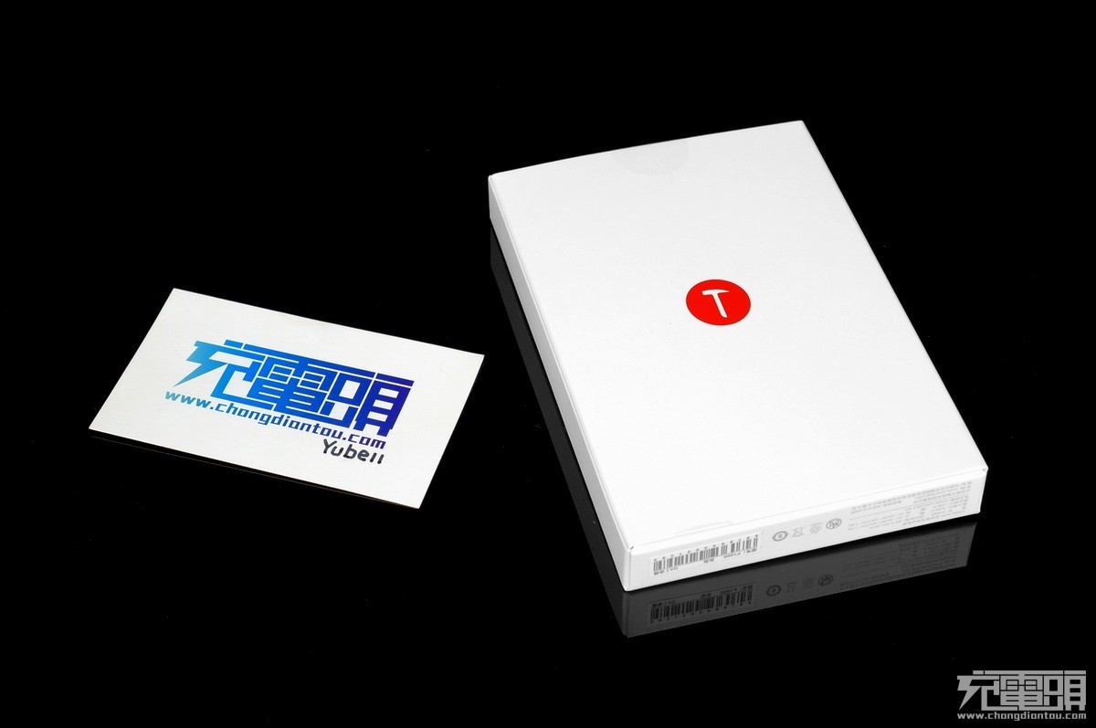 Type-C小霸王！锤子P1000双向快充移动电源开箱测试