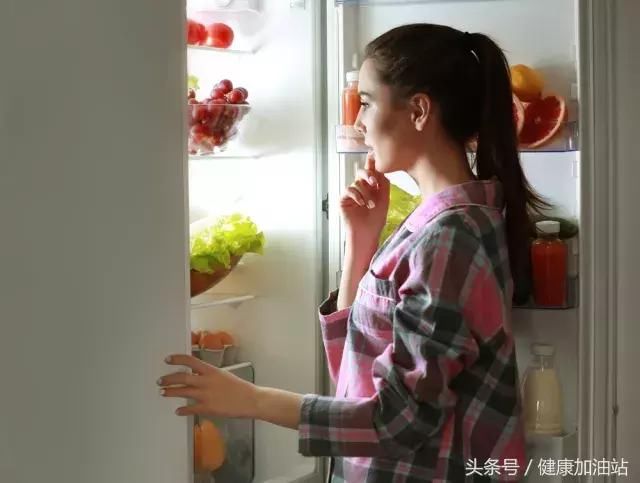 睡前饿了吃还是不吃?按这些方法吃不怕胖