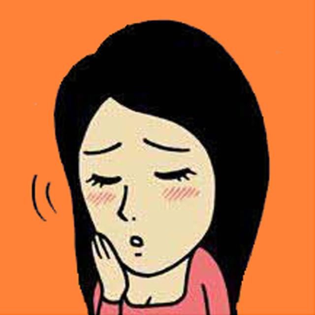 大妈飞机上脱鞋翘脚称脚受伤 飞机降落后健步