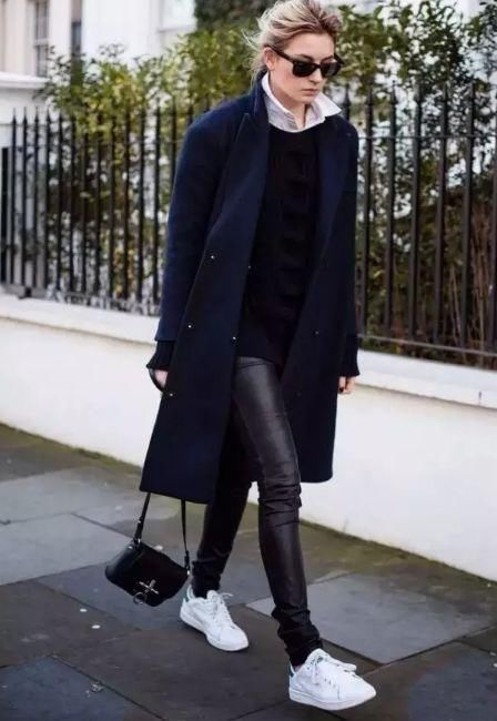 这个冬季大衣不仅只是能搭配筒靴与皮鞋,运动