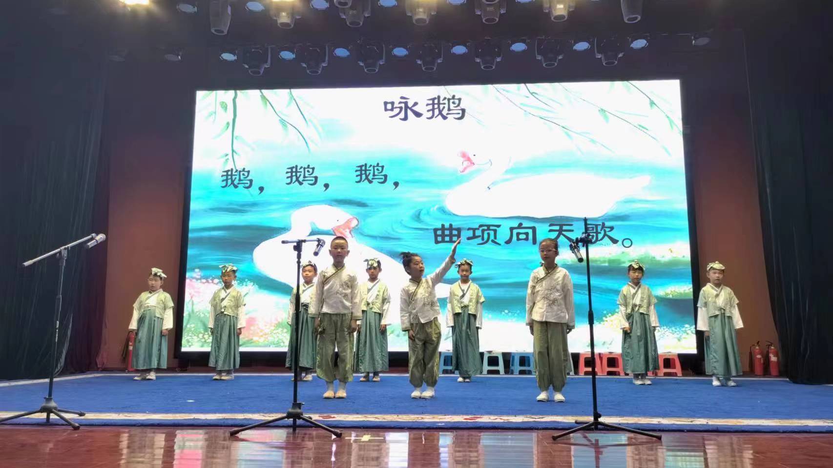 童声朗朗!百余名中小学生唱诵国学经典 童声朗朗!百余名中小学生唱诵国学经典