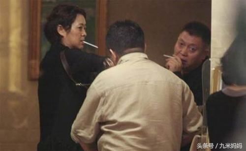 没人同情!曾主持过13届春晚是亿万人心中女神