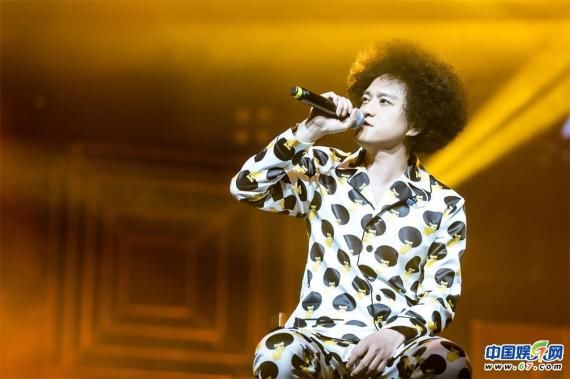 赵英俊《天灵灵》MV上线 新春吉祥话送祝福