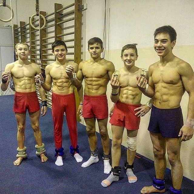 8块腹肌的体操小孩火了,为国家争得荣誉,他们