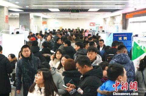 三季度河南新增就业岗位28.4万个 同比上升38.9%(图3) 三季度河南新增就业岗位28.4万个 同比上升38.9%(图3)