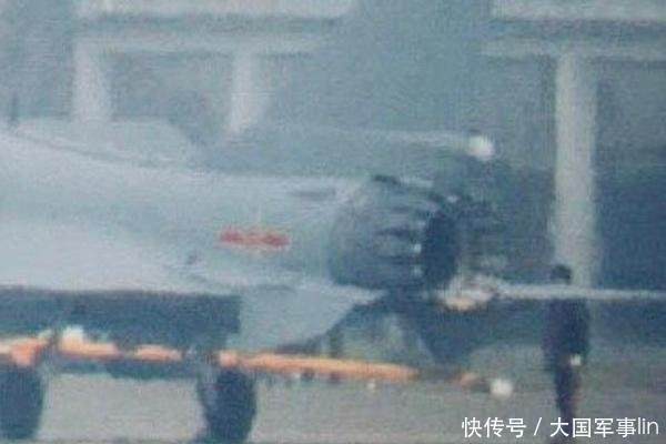 发动机能拐弯! 比歼20还难造, 歼18垂直起降战