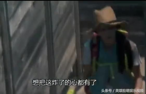 关晓彤上节目狂扯马思纯衣服,网友:对她黑转碳