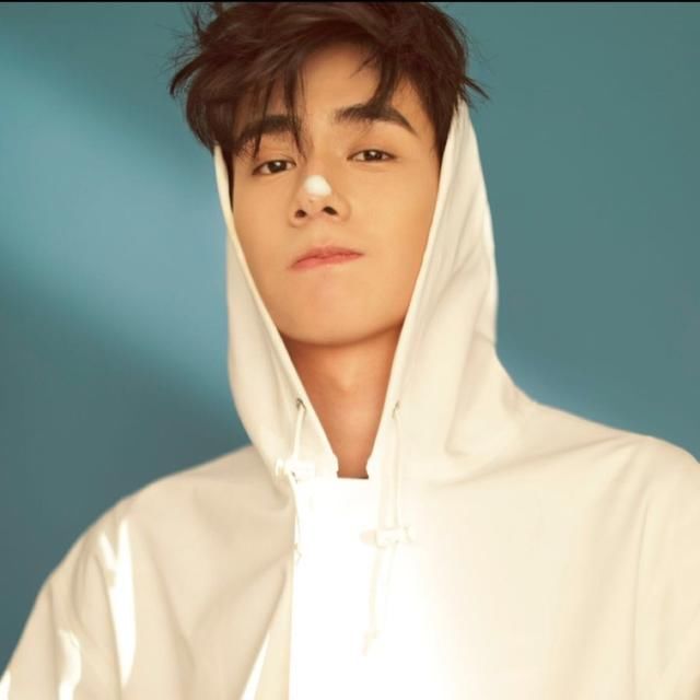 蔡徐坤超话榜超过了王源鹿晗胡一天和迪丽热巴