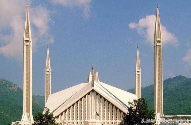 巴铁姑娘到中国旅游,2天后哭着要回国,原因让