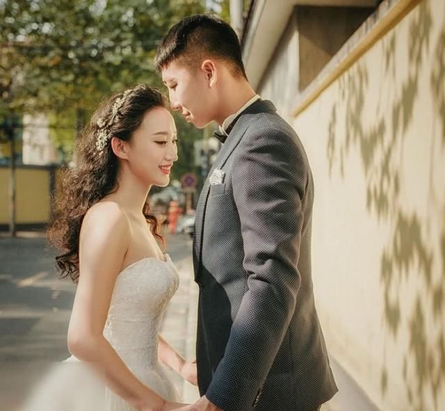 国足从来没让球迷满意过,国足太太团的身材,从