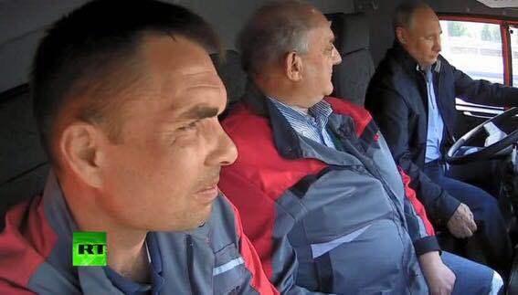 这款卡车因被普京驾驶走红 但在中国却无人买