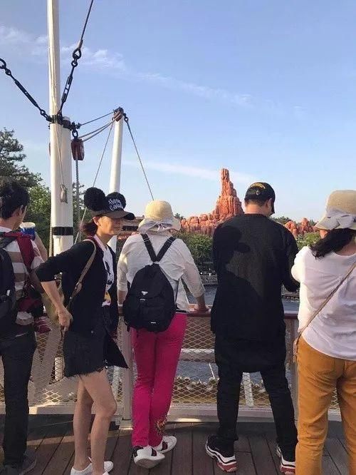 杨幂赵丽颖粉丝互撕?佟丽娅陈思诚同游日本?