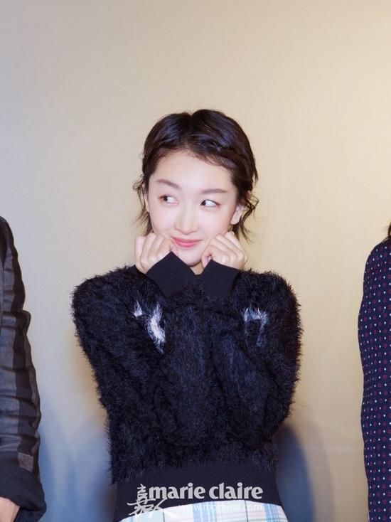 甜美周冬雨冬衣时尚太高级