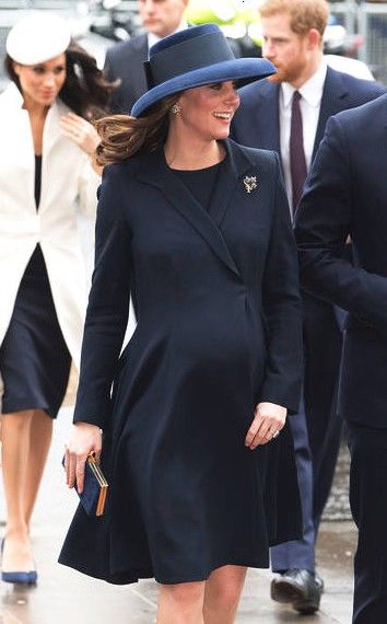 英联邦纪念日:凯特王妃孕肚明显 哈里王子秀恩爱