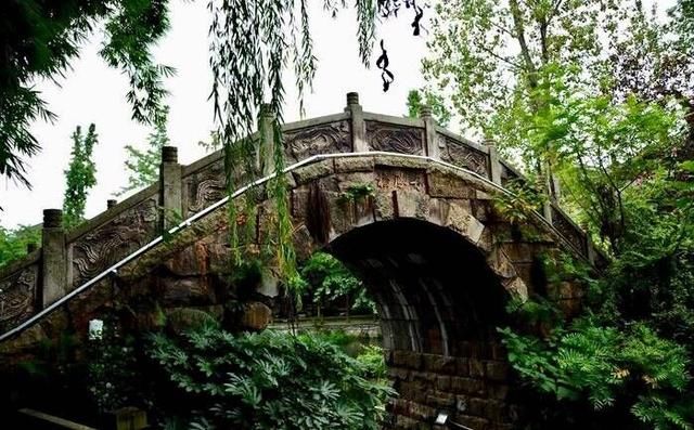 这座千年古镇,是夏季最受成都人欢迎的避暑之