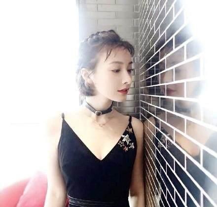 吴昕为何一直戴潘玮柏送的项链?网友从两人生