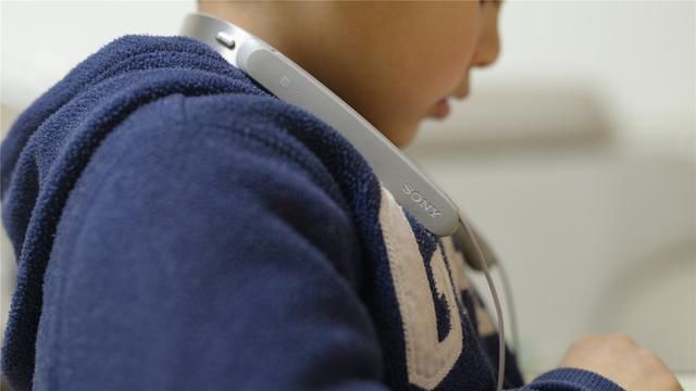 感受黑科技无线降噪耳机索尼WI-1000X简评