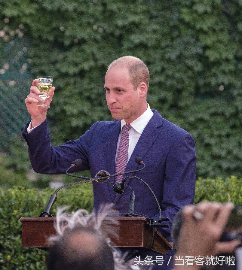 威廉王子访问约旦来到了凯特王妃童年生活地: