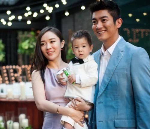 霍思燕裹着粉红塑料布跟丈夫出席活动?辣妈