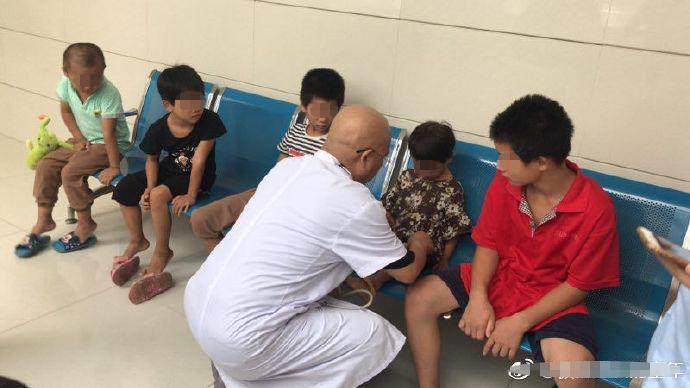 实地探访信阳商城被捆男孩 孩子处境困难身体