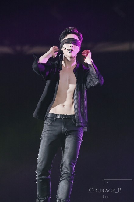 满身肌肉的张艺兴只有60公斤?小时候明明是个小胖纸呀