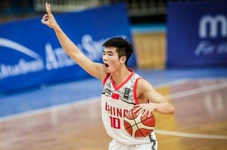 江苏男篮亮出王牌,人才储备深厚,00后小将静待