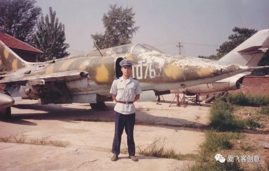 中国大叔靠纸飞机成世界最大飞机制造商