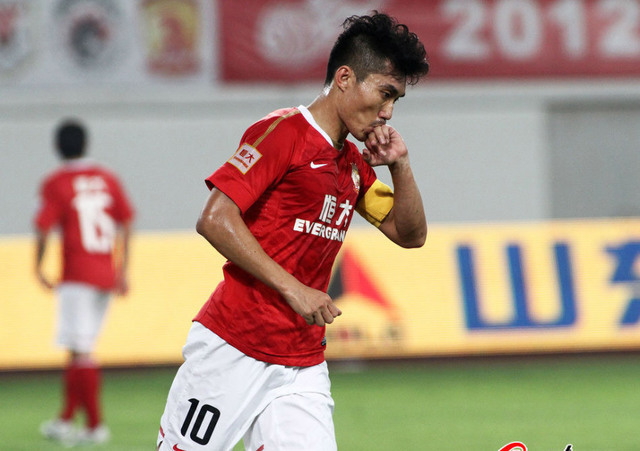 向38岁老将郑智致敬:最强10号 国足灵魂