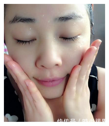 超市里一元的白醋,每天擦三下,祛斑祛皱,美容院